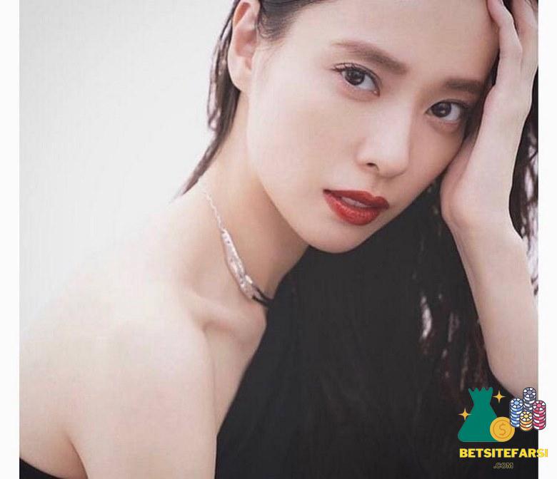 آیا این فرد خوانندگی هم می کند؟